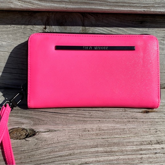 Steve Madden Handbags - Hot pink clutch